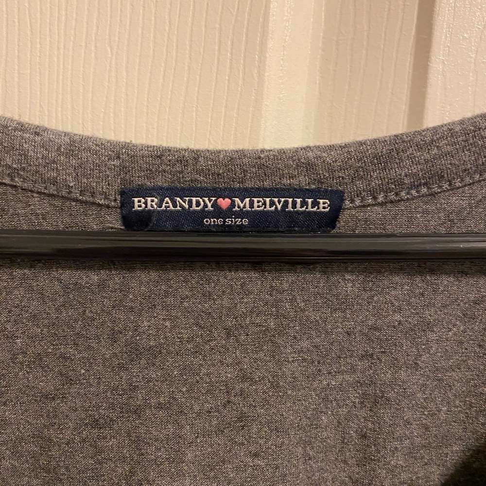 **SOLD** brandy melville long sleeve - Picture 2 of 2
